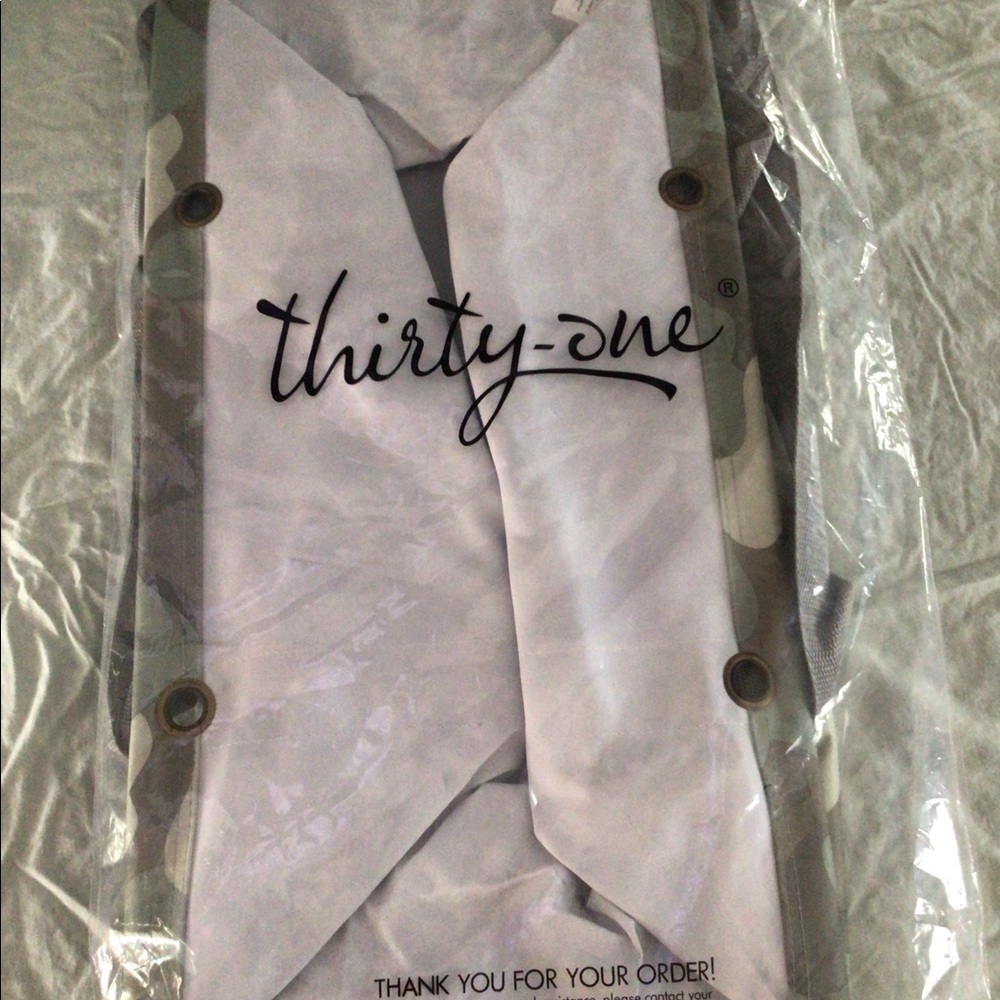 Thirty One Large Utility Tote! Soft Camo! New in Bag! - Picture 3 of 5